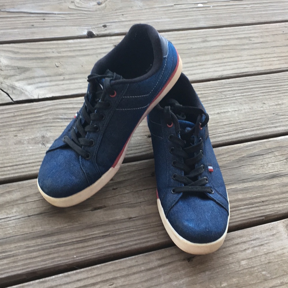 Textured men’s canvas shoes